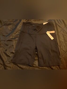Women’s Victoria’s Secret essential Bike Short small NWT